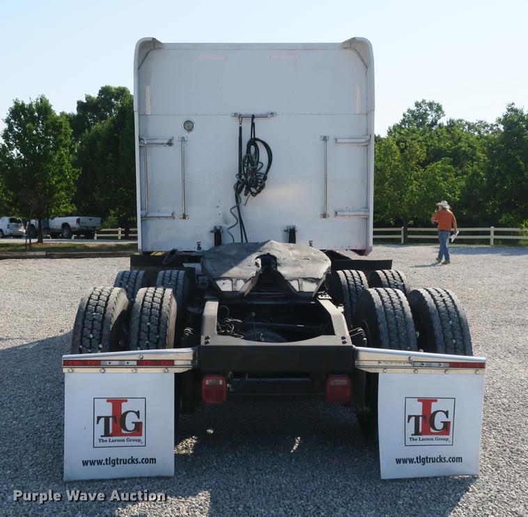 image for item DE3794 2012 Peterbilt 386 semi truck