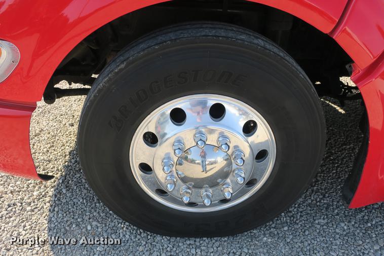 image for item DE3794 2012 Peterbilt 386 semi truck