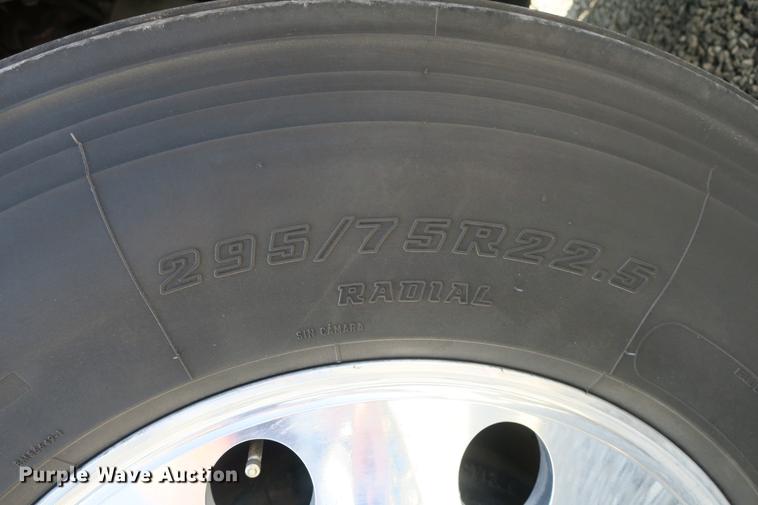 image for item DE3794 2012 Peterbilt 386 semi truck