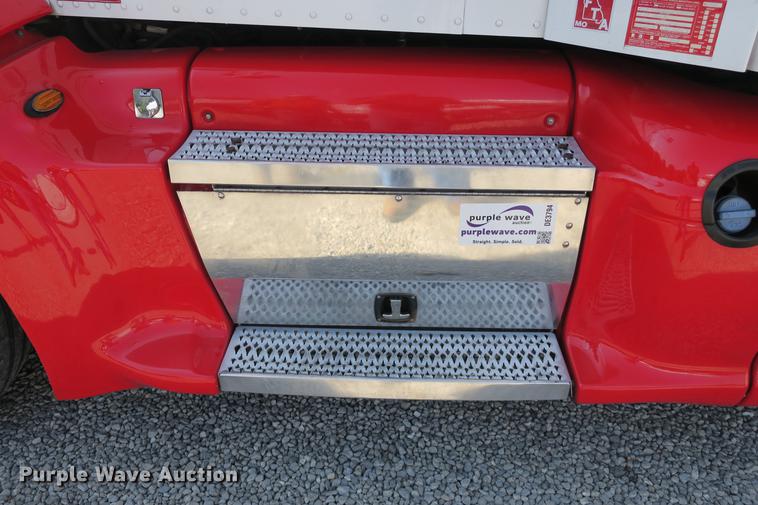 image for item DE3794 2012 Peterbilt 386 semi truck