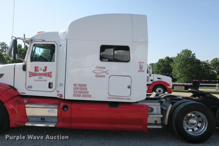 image for item DE3794 2012 Peterbilt 386 semi truck