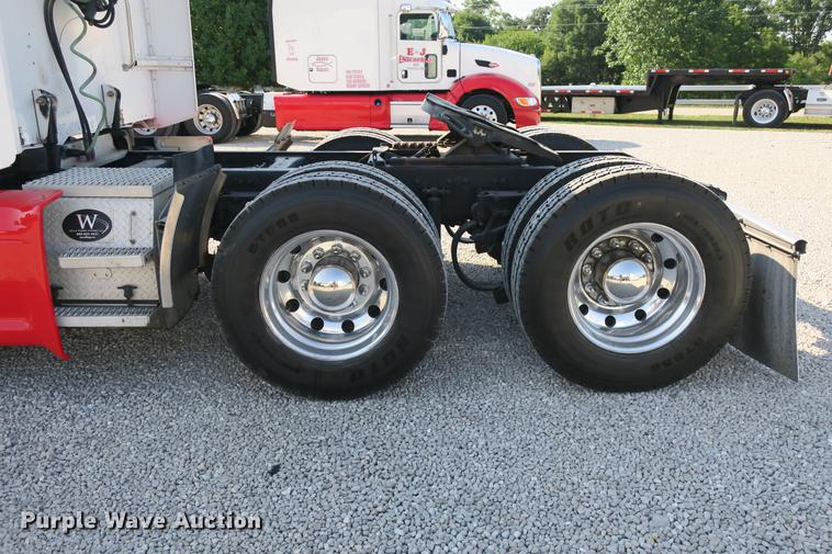 image for item DE3794 2012 Peterbilt 386 semi truck