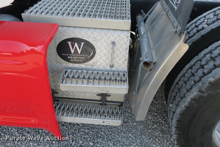 image for item DE3794 2012 Peterbilt 386 semi truck