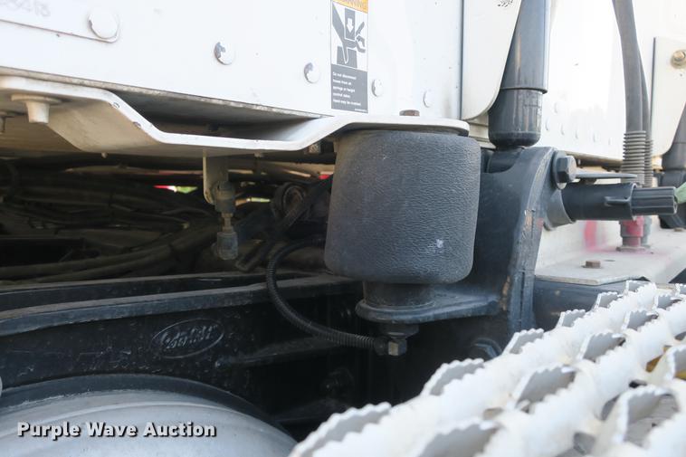 image for item DE3794 2012 Peterbilt 386 semi truck