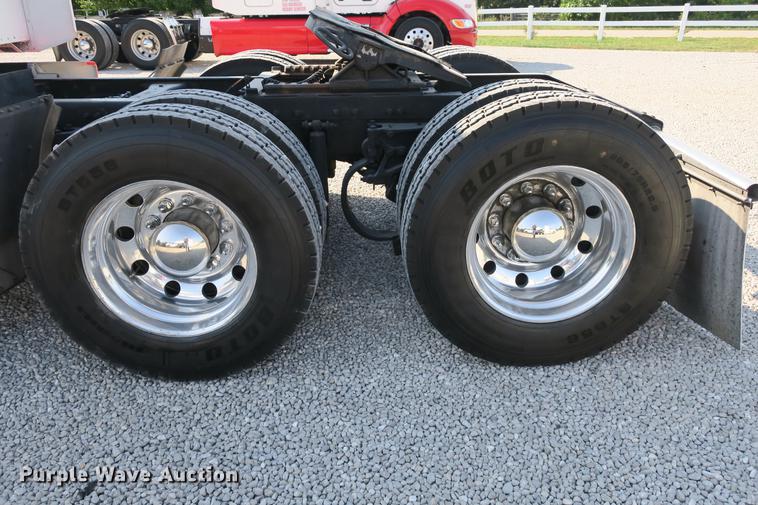 image for item DE3794 2012 Peterbilt 386 semi truck