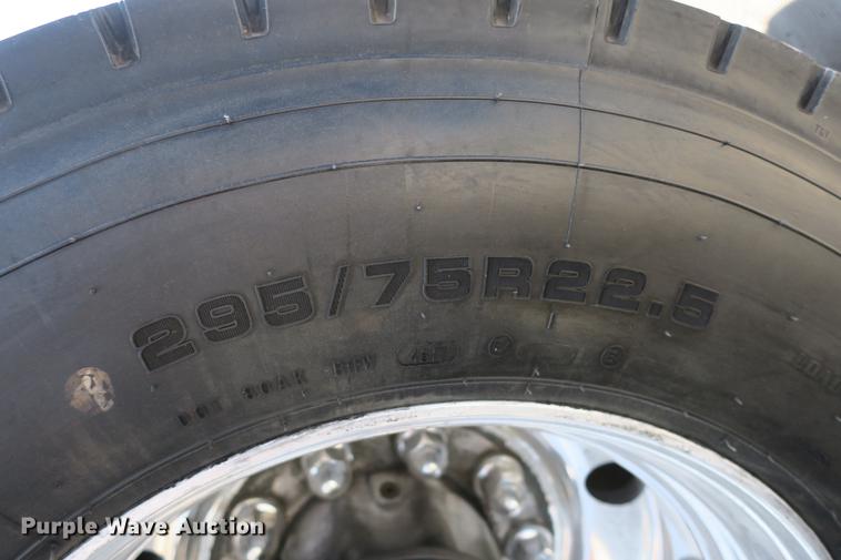 image for item DE3794 2012 Peterbilt 386 semi truck