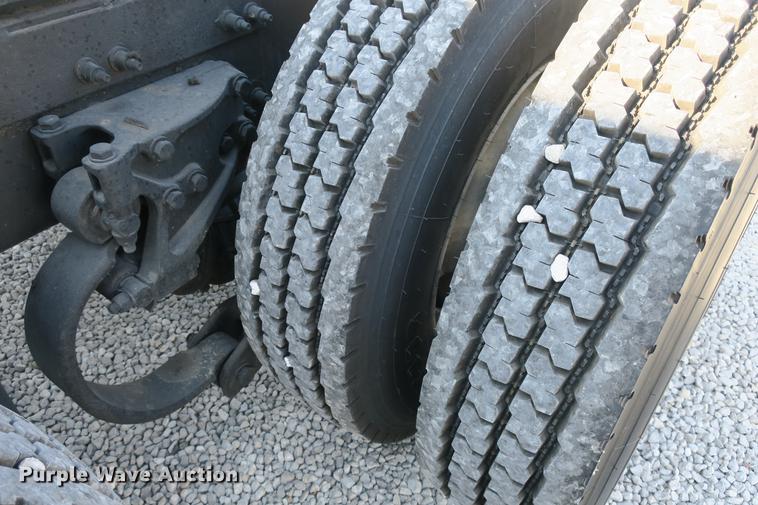 image for item DE3794 2012 Peterbilt 386 semi truck