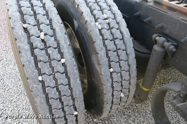 image for item DE3794 2012 Peterbilt 386 semi truck