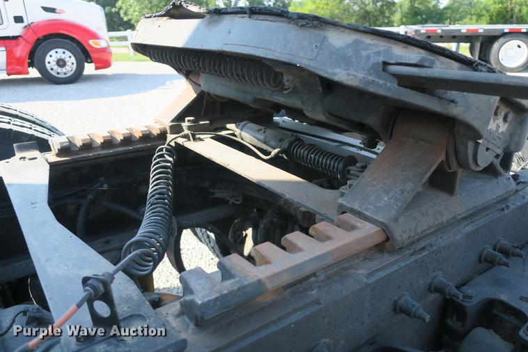 image for item DE3794 2012 Peterbilt 386 semi truck