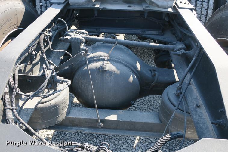 image for item DE3794 2012 Peterbilt 386 semi truck