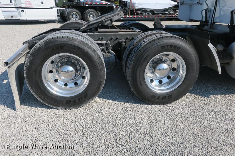 image for item DE3794 2012 Peterbilt 386 semi truck