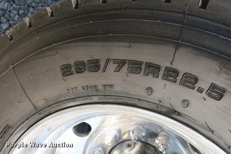 image for item DE3794 2012 Peterbilt 386 semi truck