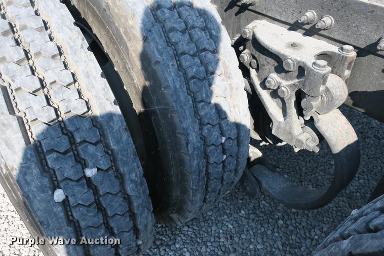 image for item DE3794 2012 Peterbilt 386 semi truck