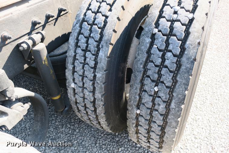 image for item DE3794 2012 Peterbilt 386 semi truck