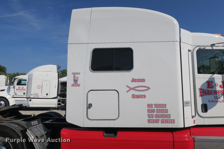 image for item DE3794 2012 Peterbilt 386 semi truck
