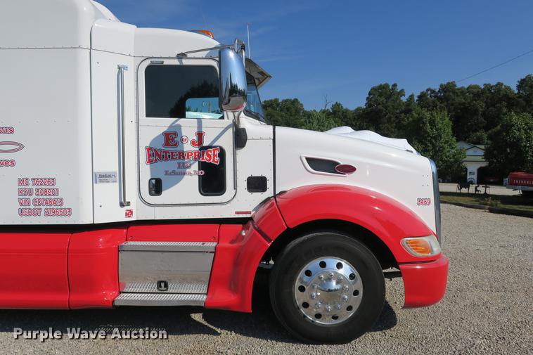 image for item DE3794 2012 Peterbilt 386 semi truck