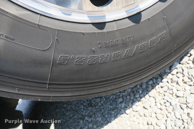 image for item DE3794 2012 Peterbilt 386 semi truck