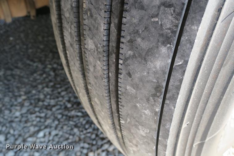 image for item DE3794 2012 Peterbilt 386 semi truck