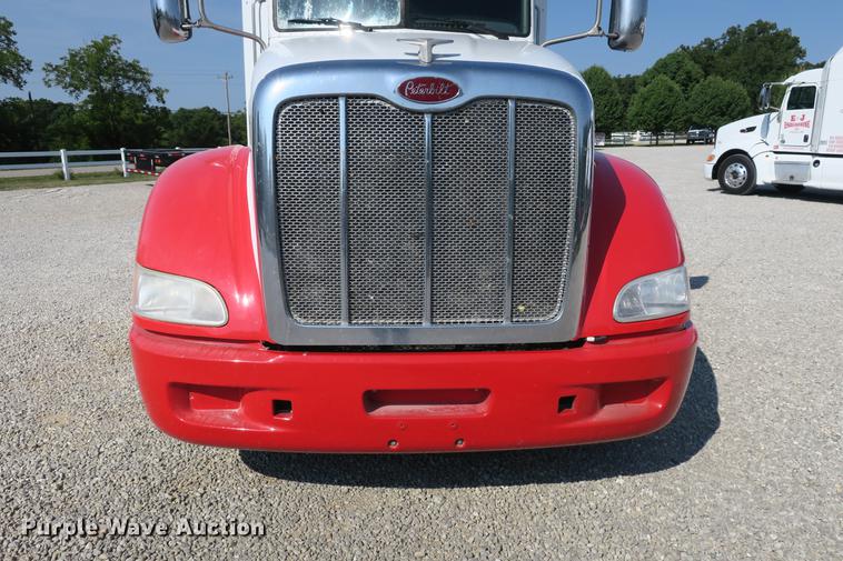 image for item DE3794 2012 Peterbilt 386 semi truck