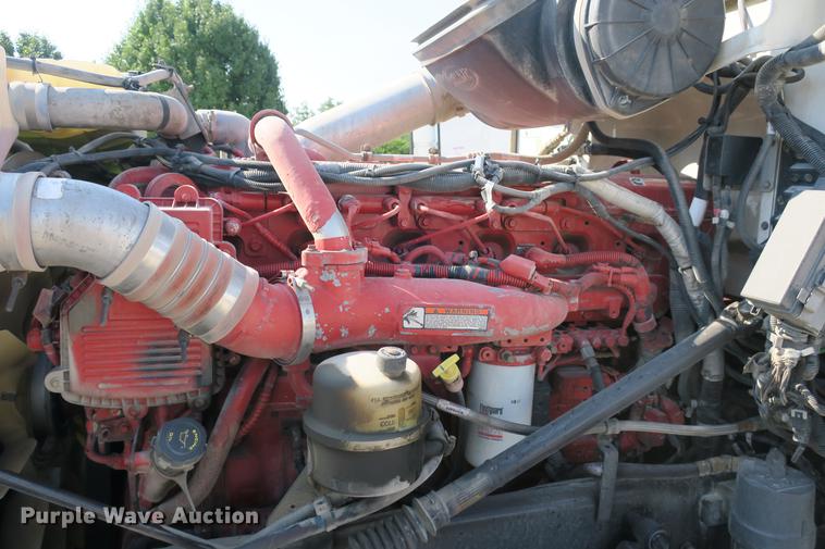 image for item DE3794 2012 Peterbilt 386 semi truck