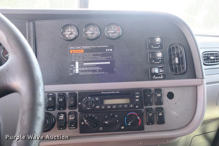 image for item DE3794 2012 Peterbilt 386 semi truck