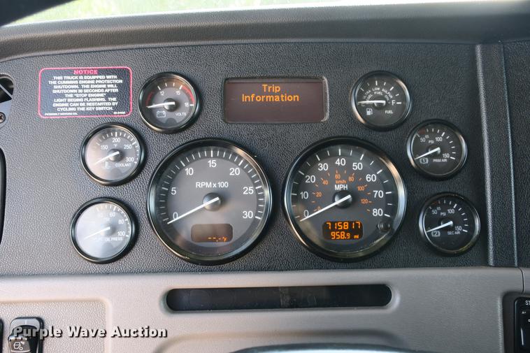 image for item DE3794 2012 Peterbilt 386 semi truck