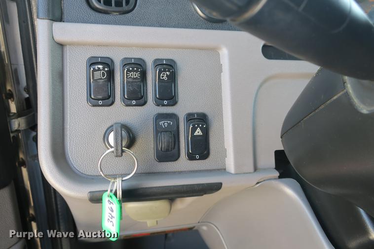 image for item DE3794 2012 Peterbilt 386 semi truck