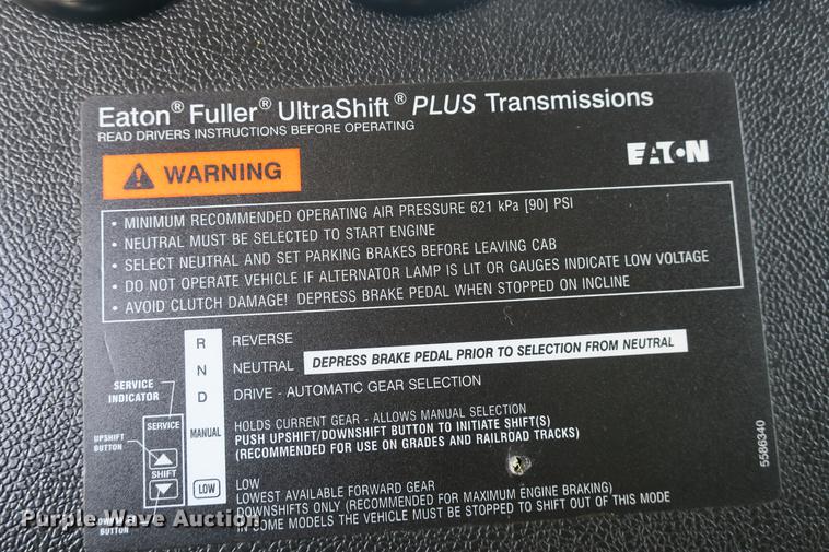 image for item DE3794 2012 Peterbilt 386 semi truck