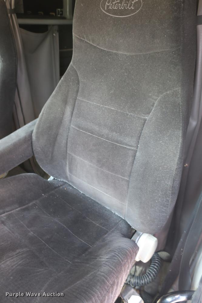 image for item DE3794 2012 Peterbilt 386 semi truck