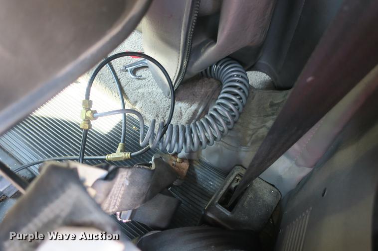 image for item DE3794 2012 Peterbilt 386 semi truck