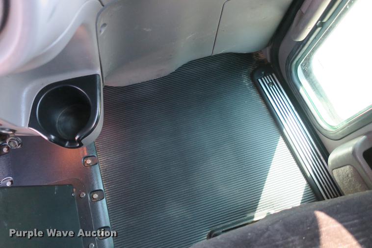 image for item DE3794 2012 Peterbilt 386 semi truck