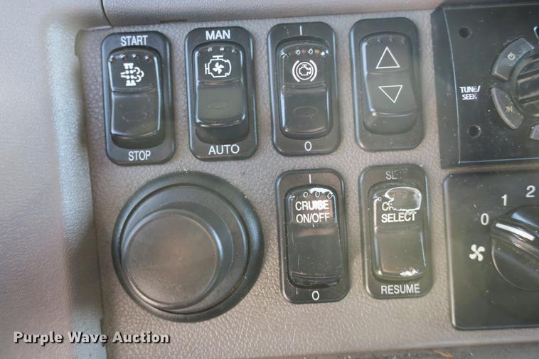 image for item DE3794 2012 Peterbilt 386 semi truck