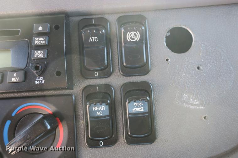 image for item DE3794 2012 Peterbilt 386 semi truck