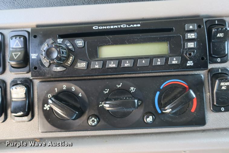 image for item DE3794 2012 Peterbilt 386 semi truck