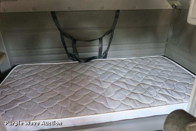 image for item DE3794 2012 Peterbilt 386 semi truck