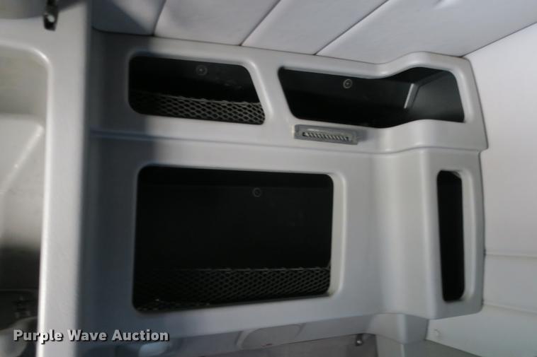 image for item DE3794 2012 Peterbilt 386 semi truck