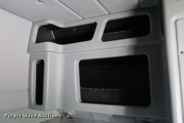 image for item DE3794 2012 Peterbilt 386 semi truck