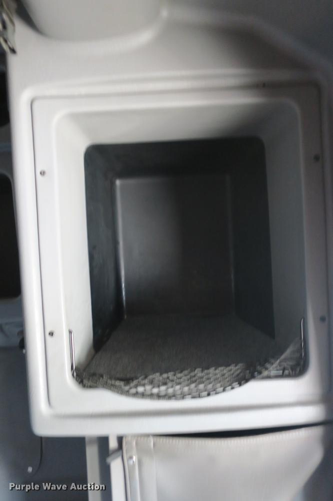 image for item DE3794 2012 Peterbilt 386 semi truck