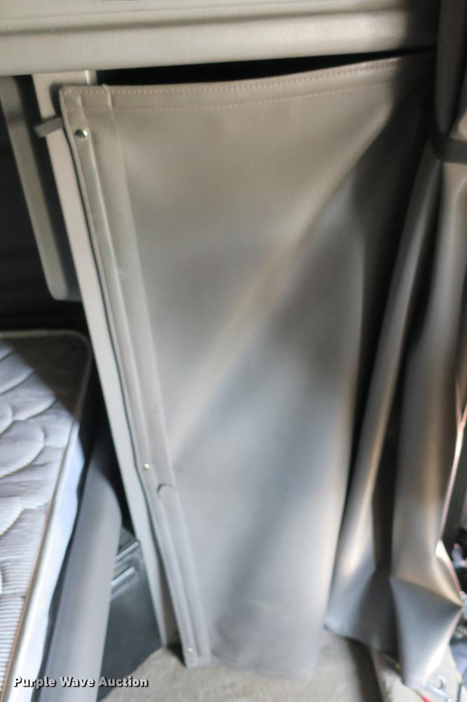 image for item DE3794 2012 Peterbilt 386 semi truck