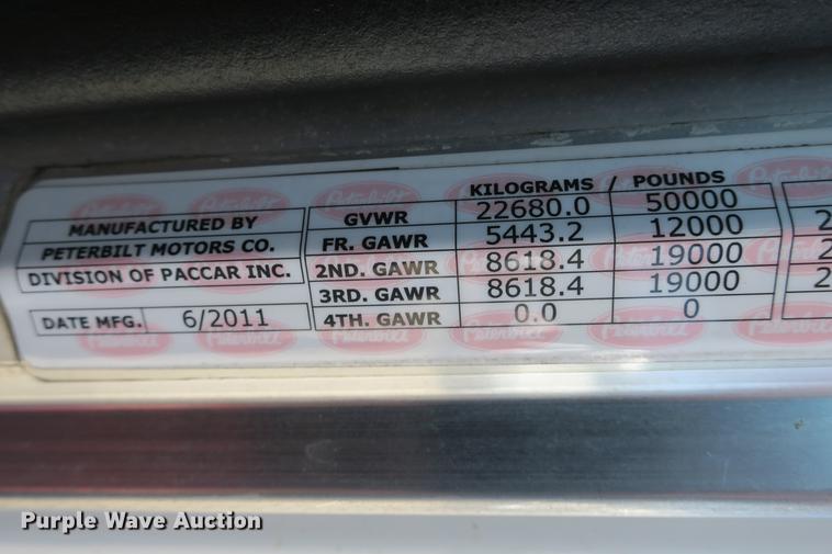 image for item DE3794 2012 Peterbilt 386 semi truck