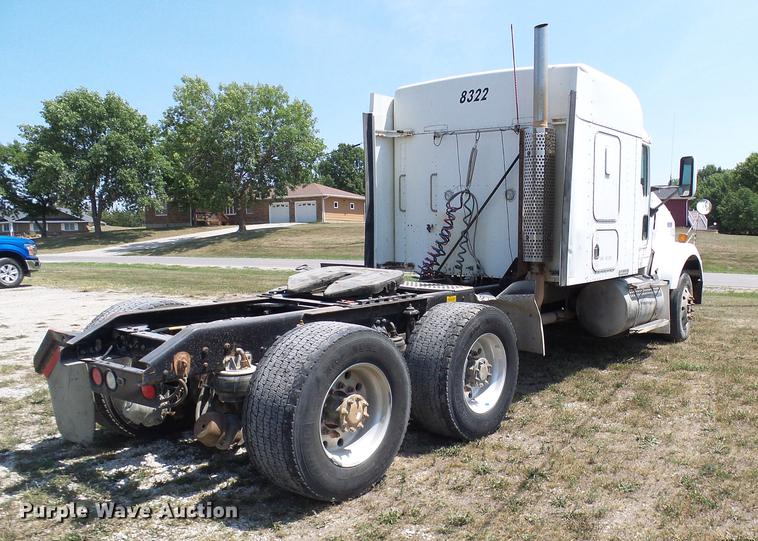 image for item DE5108 2000 Kenworth T800 semi truck