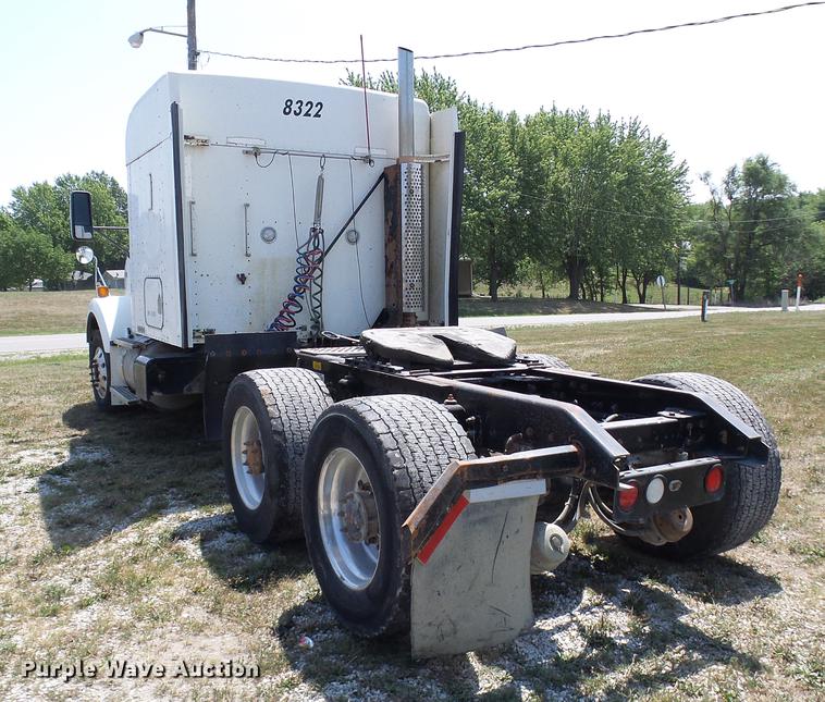 image for item DE5108 2000 Kenworth T800 semi truck