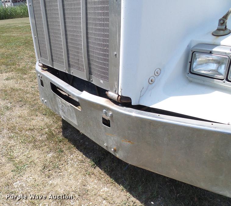 image for item DE5108 2000 Kenworth T800 semi truck