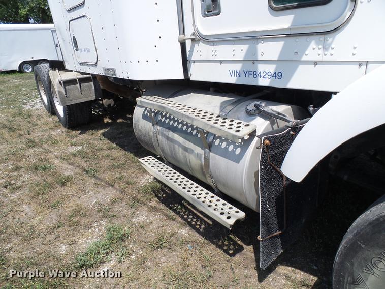 image for item DE5108 2000 Kenworth T800 semi truck