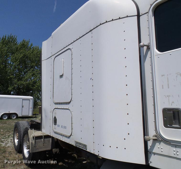 image for item DE5108 2000 Kenworth T800 semi truck