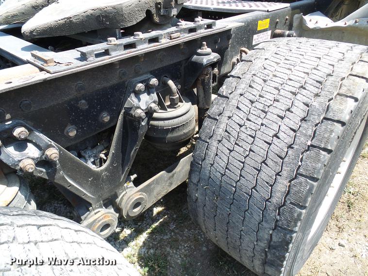 image for item DE5108 2000 Kenworth T800 semi truck