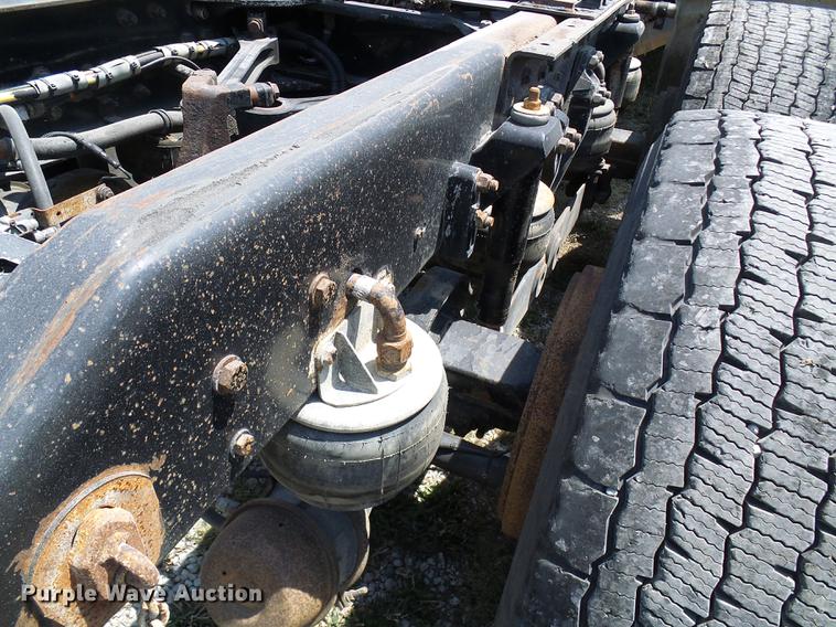 image for item DE5108 2000 Kenworth T800 semi truck