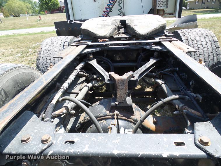 image for item DE5108 2000 Kenworth T800 semi truck