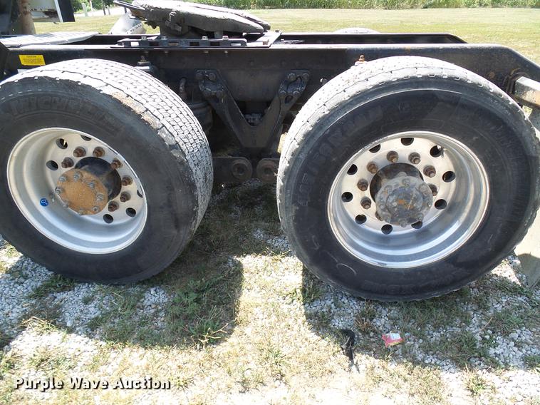 image for item DE5108 2000 Kenworth T800 semi truck