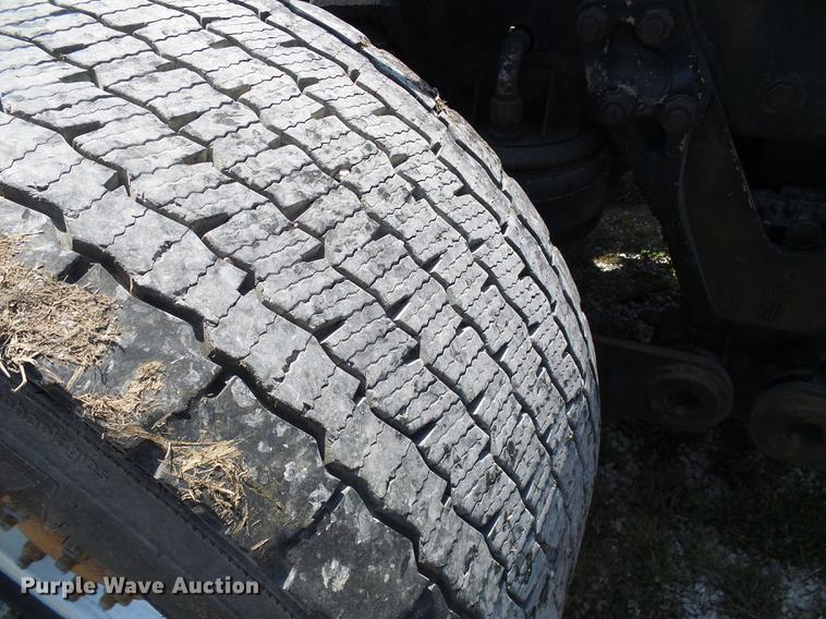 image for item DE5108 2000 Kenworth T800 semi truck